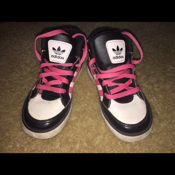 Adidas hard court tennis shoes