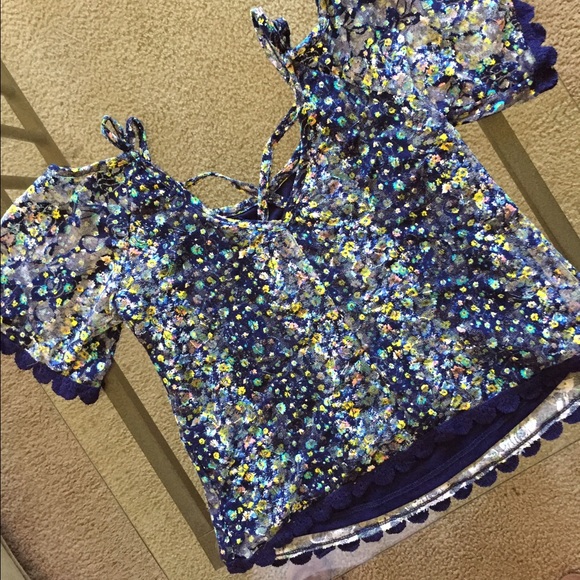 Off the Shoulder~Sz XS~Top - Picture 1 of 4