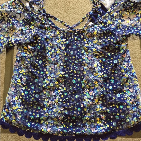 Off the Shoulder~Sz XS~Top - Picture 2 of 4