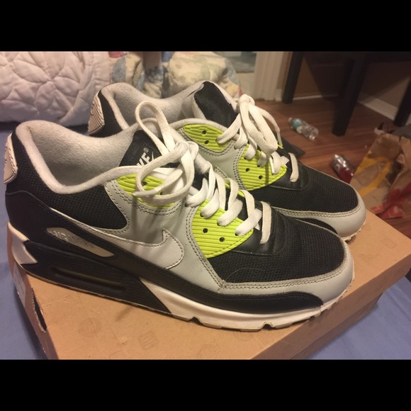 NIKE AIR MAX CORRELATE ' SIZE 9.5, GOOD CONDITION!