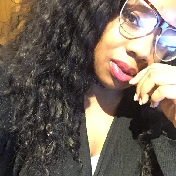 Meet your Posher, Sonya - Picture 3 of 3