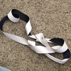 Lululemon "Loop it up" yoga mat strap