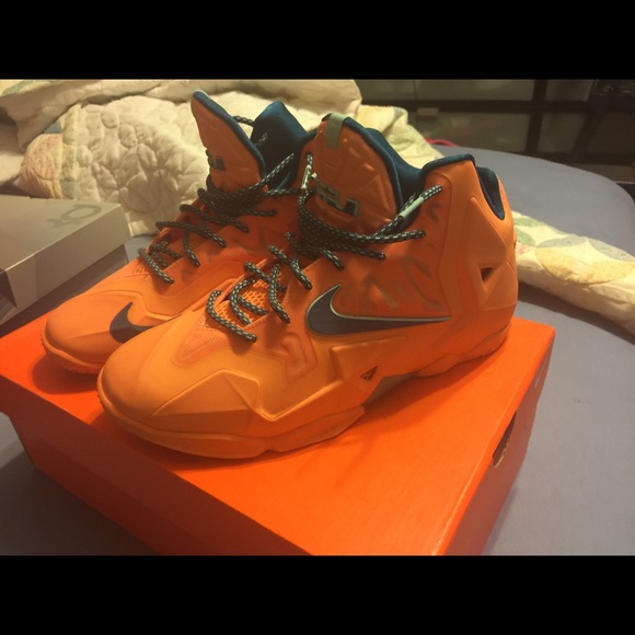 LEBRON XI ' SIZE 7, BARELY USED, GREAT CONDITION!!