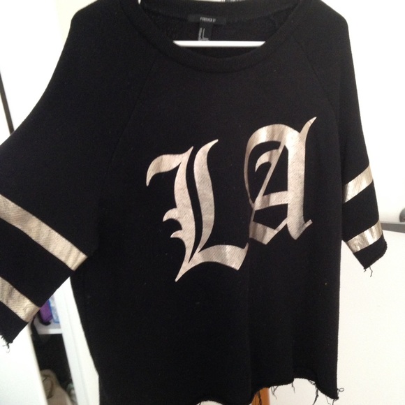 LA distressed cut street style top