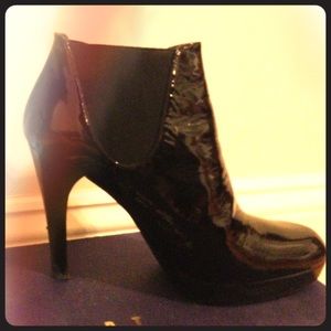 Stuart Weitzman patent leather gore bootie