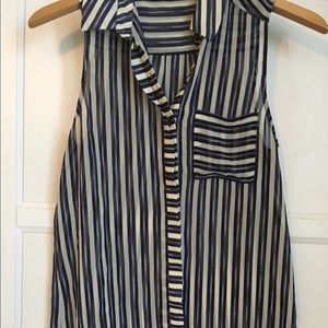 Women sleeveless blouse