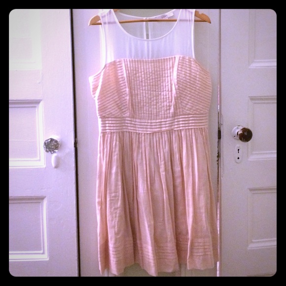 Pink structured cotton dress with white detail