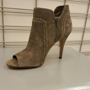 VINCE CAMUTO OPEN TOE BOOTIES