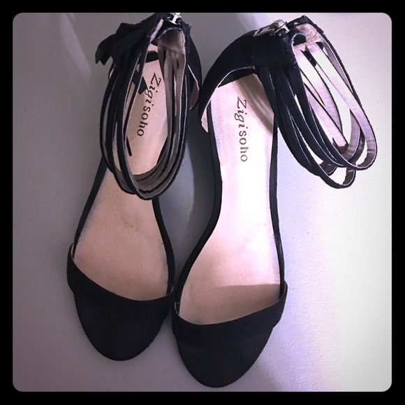 Zip up wedge sandals  in black