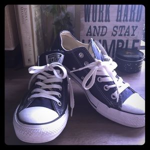 Low top Convers All-Star. Size 8.