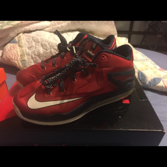 USA LEBRON XI LOW ' SIZE 9, GOOD CONDITION #MERICA