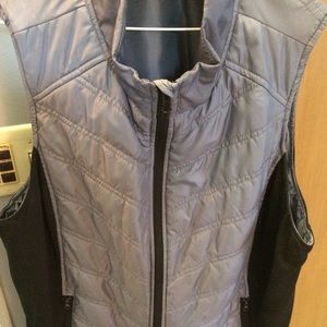 Quilted vest with fleece details