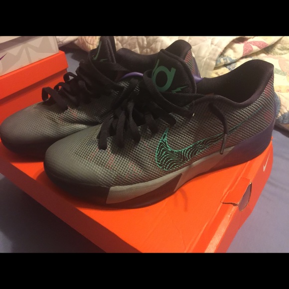 NIKE KD ZOOM ' SIZE 10, GOOD CONDITION!!!