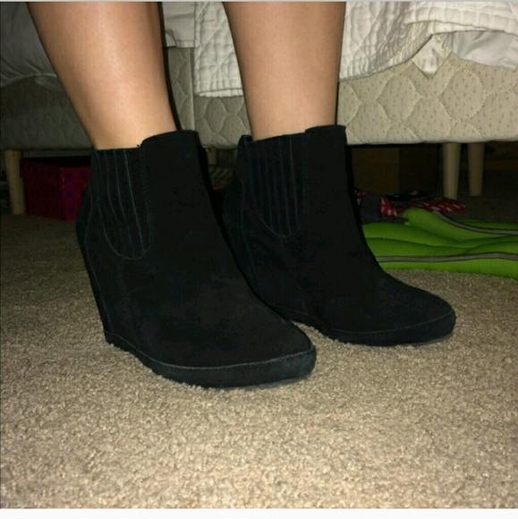 Very Cute BP black suede booties!!! 🐵