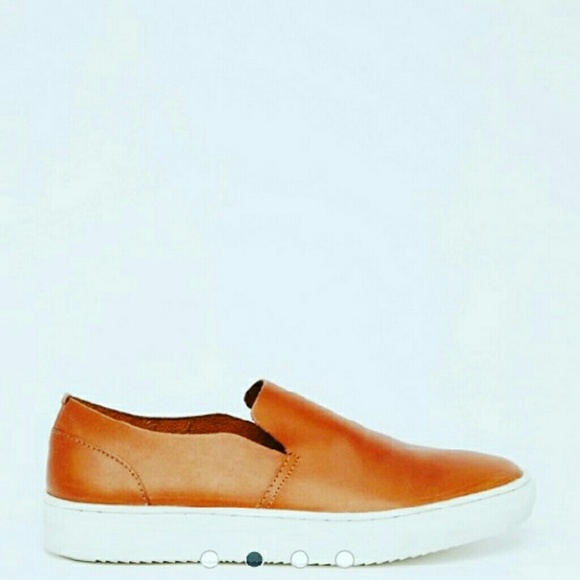 New in box Well made stylish loafer