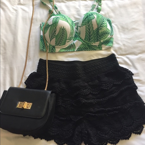 Trendy Black Shorts with Elastic Waist