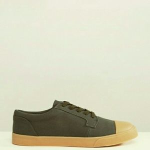 NEW!! in box stylish khaki/olive sneaker shoe