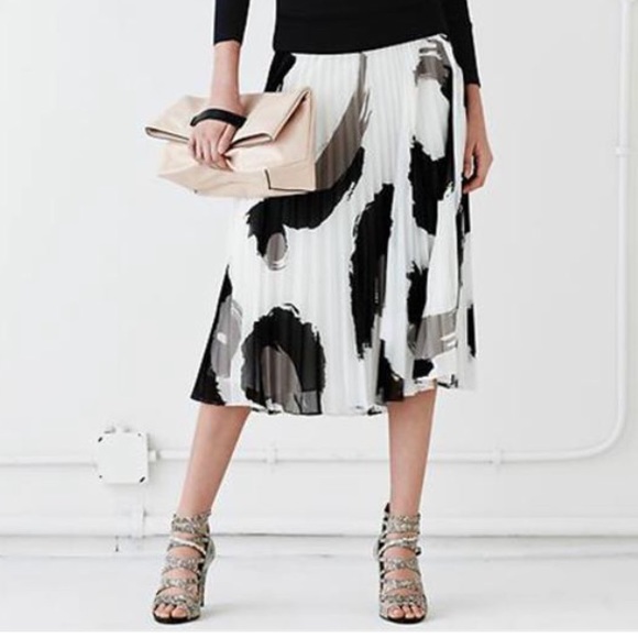 Banana Republic pleated skirt