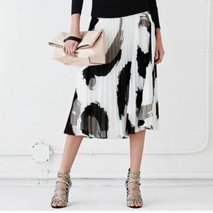 Banana Republic pleated skirt
