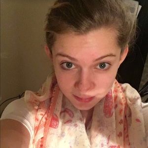 Meet your Posher, Chloe