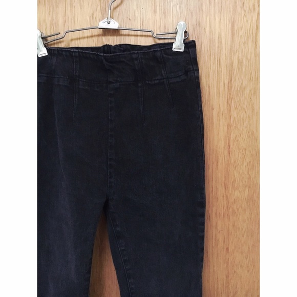 👑 High waisted urban outfitters jeans👑