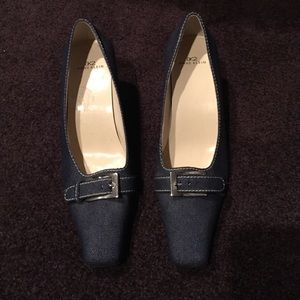 Anne Klein denim pump