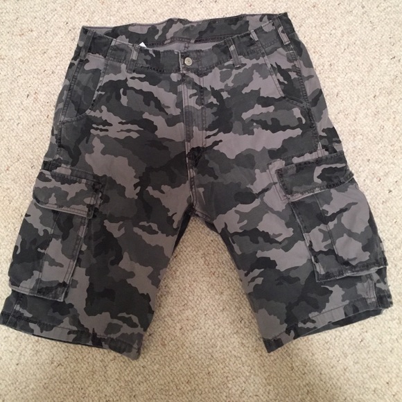 Men's Camo Cargo shorts size 32