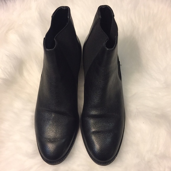 Sold!đ¸Lovely Bootie - Picture 2 of 3