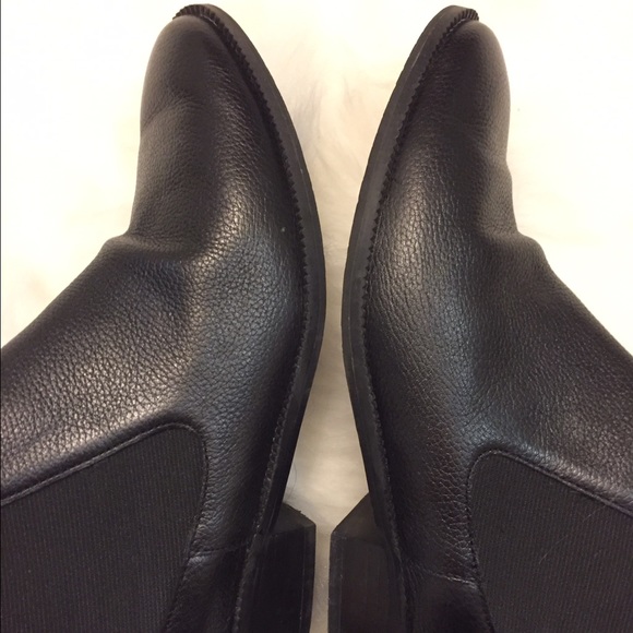 Sold!đ¸Lovely Bootie - Picture 3 of 3