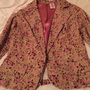 Cute blazer! Looks awesome with jeans!!!