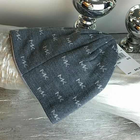 LAST DAY! AUTHENTIC Michael Kors UNISEX Beanie - Picture 2 of 3