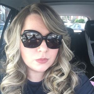 Meet your Posher, Irena