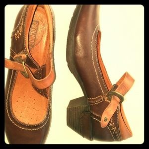 Brown leather heeled mary janes