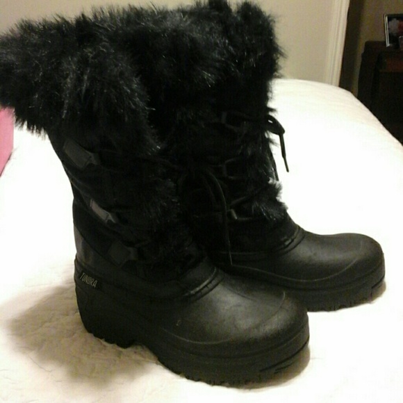 Furry snow boots