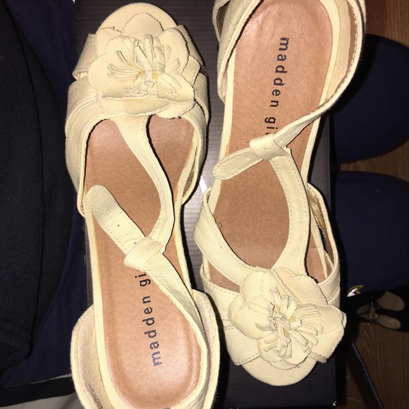 Madden girl wedges