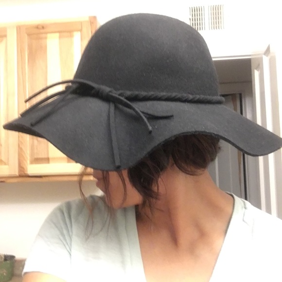 Wool floppy hat NWOT