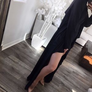 REPOSH:  ekattire "Poshfest Black Flowy Trench