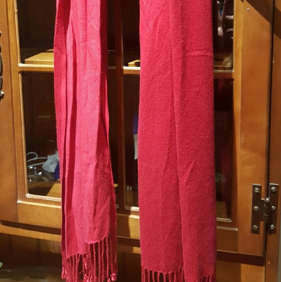 Red scarf - Picture 2 of 2