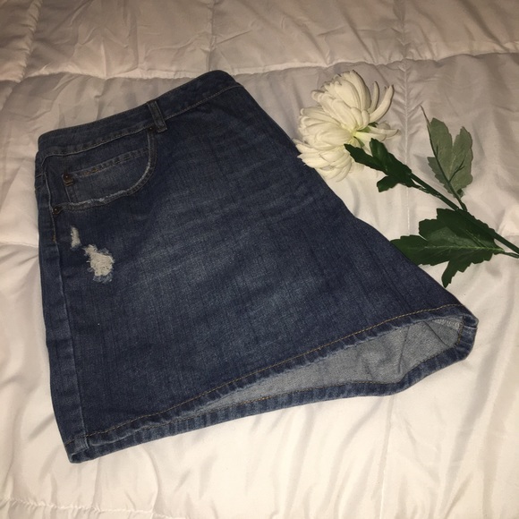 🆕 Asos Curve Distressed Shorts