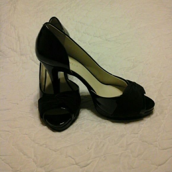 Black heels peep toe