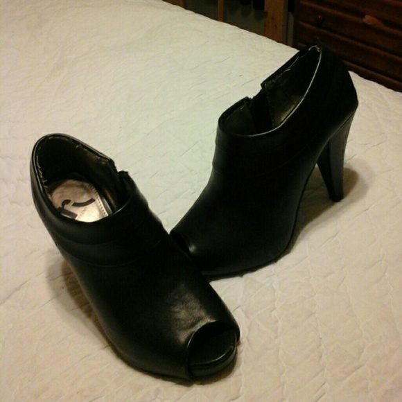 Black booties - Picture 2 of 4