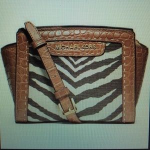 Michael Kors Selma Mini Messenger Bag