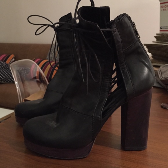 LD Tuttle Tie Up Lace Leather Boots - Picture 4 of 4