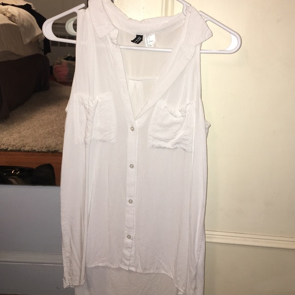 H&M Tops - H&M White button down tank