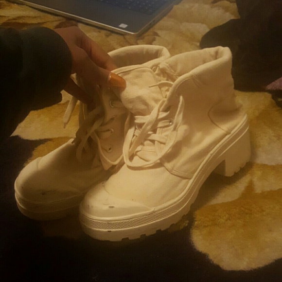 Lace up boots by Chinese Laundry