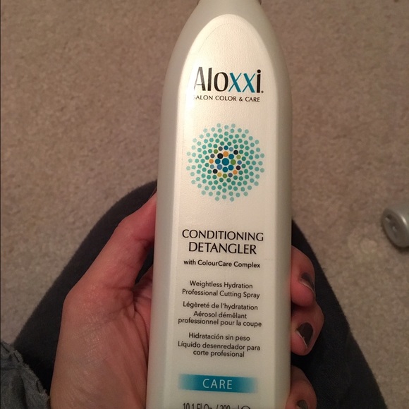 10oz Aloxxi Leave-in/detangling conditioner
