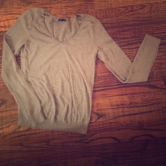 Lightweight v-neck GAP sweater - Picture 1 of 3