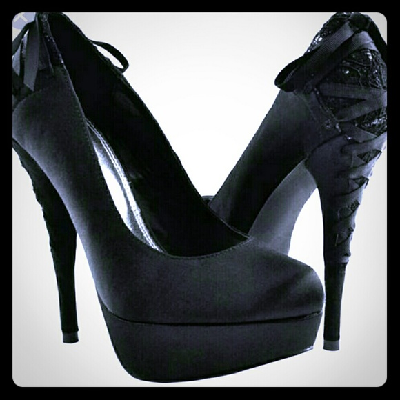 Black Corset Pump