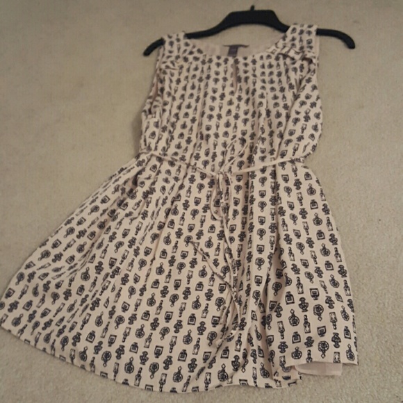 Pea in the Pod delicate and chic blouse