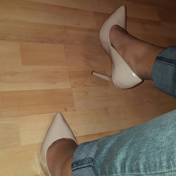 blush pointed toe Steve Madden heels . - Picture 3 of 4